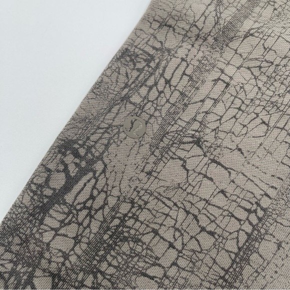 Lululemon Size 0 Warm Down Jogger 7/8 Length Thread Dye Rover Black Sweatpants - Picture 10 of 11